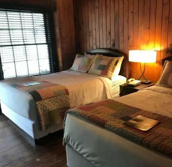 デラックスの４人部屋, The Riverside Lodge At Chimney Rock