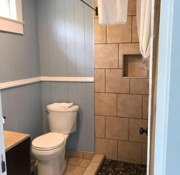 キングサイズベッドのデラックスルーム, The Riverside Lodge At Chimney Rock