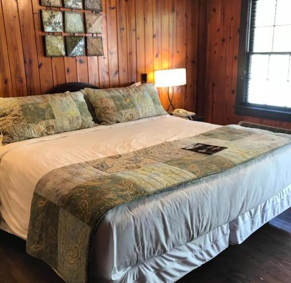 Стандартный Номер Кровать Кинг, The Riverside Lodge At Chimney Rock