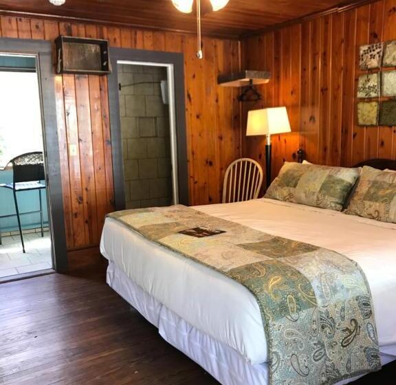 غرفة قياسية سرير كينج, The Riverside Lodge At Chimney Rock