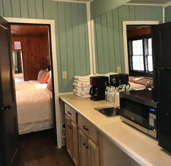スイート（家族用）, The Riverside Lodge At Chimney Rock