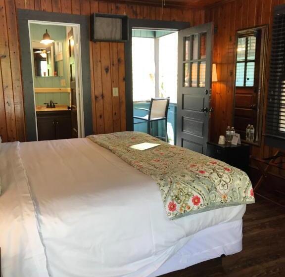 غرفة قياسية سرير كينج, The Riverside Lodge At Chimney Rock
