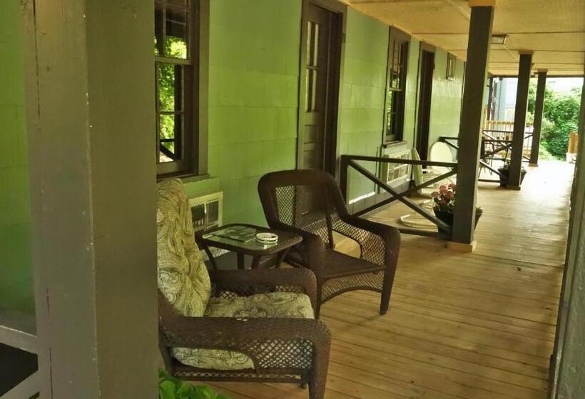 غرفة قياسية سرير كينج, The Riverside Lodge At Chimney Rock