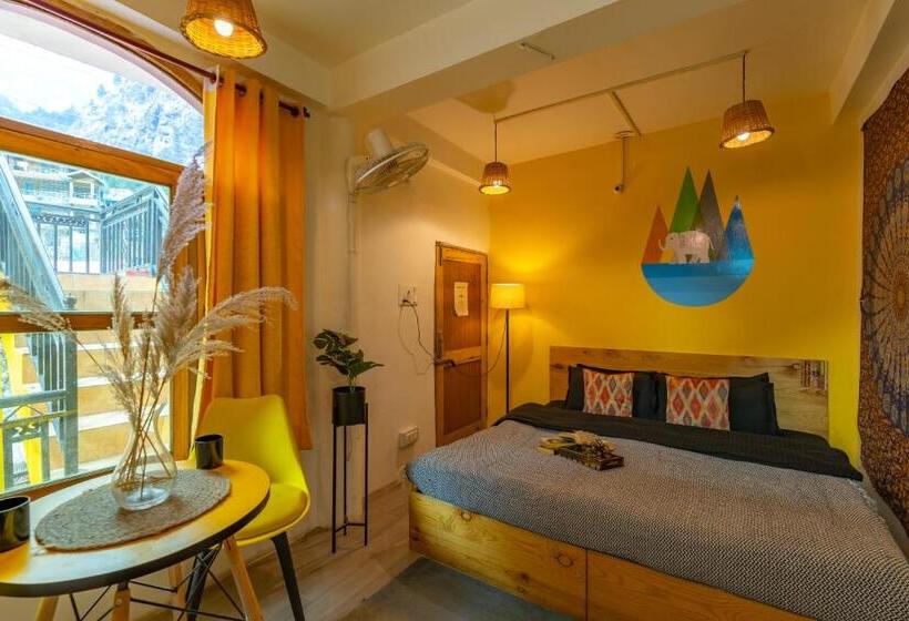 اتاق استاندارد, Nomads Hostel