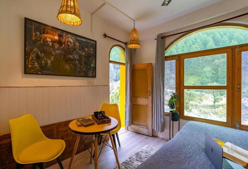 اتاق استاندارد, Nomads Hostel