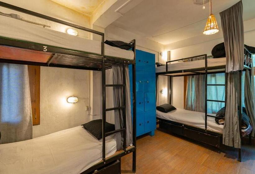 تختخواب در اتاق مشترک, Nomads Hostel