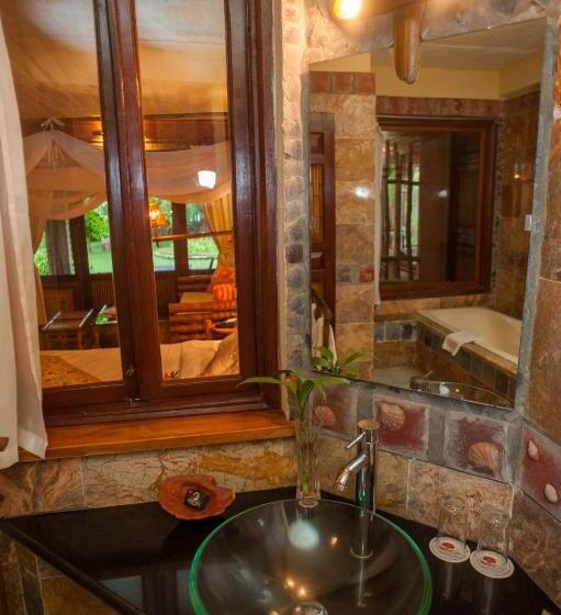 اتاق سوپریور با چشم‌انداز دریا, Van Chai Resort