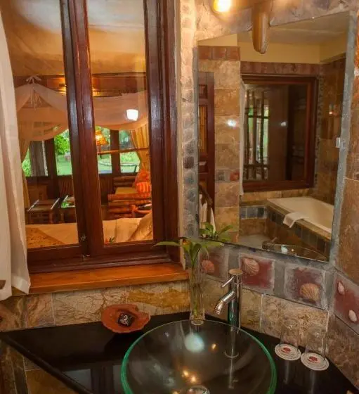 اتاق سوپریور با چشم‌انداز دریا, Van Chai Resort