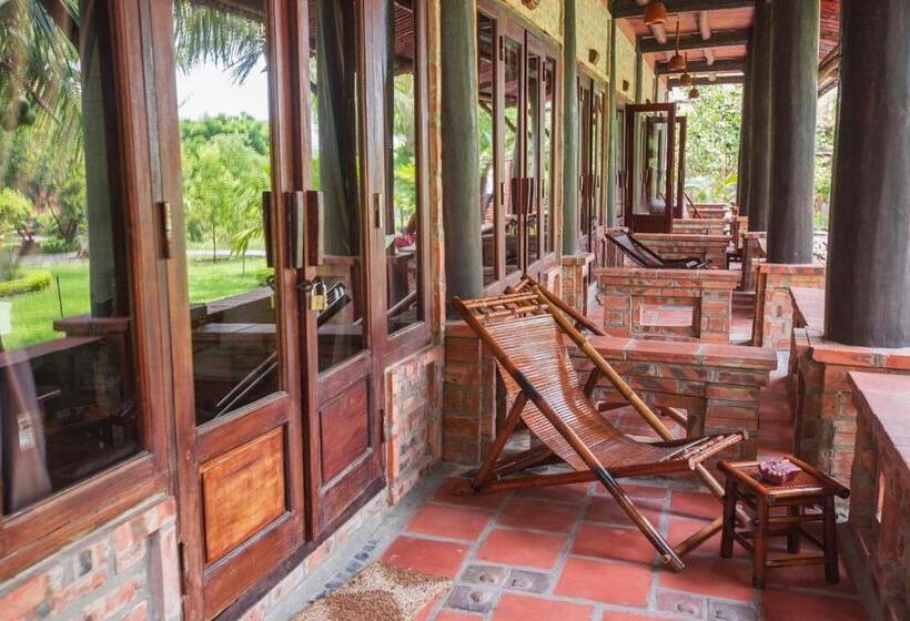 اتاق لوکس با چشم‌انداز باغ, Van Chai Resort