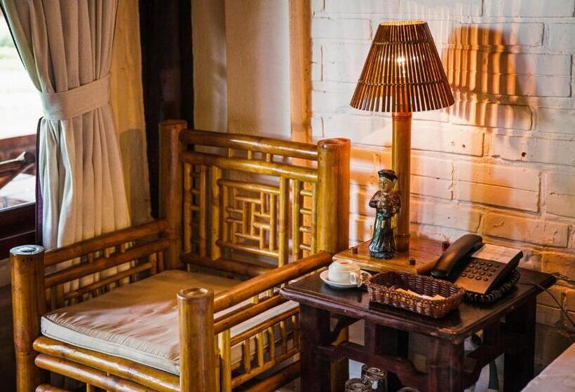 اتاق لوکس با چشم‌انداز باغ, Van Chai Resort