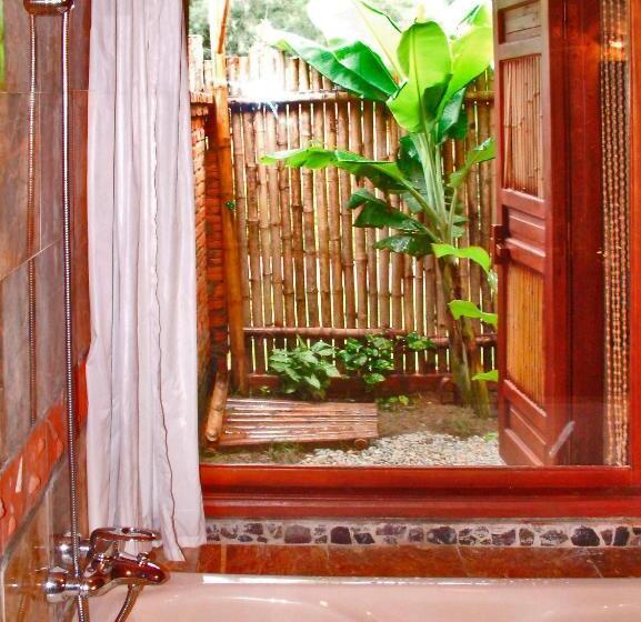 اتاق لوکس با چشم‌انداز دریا, Van Chai Resort