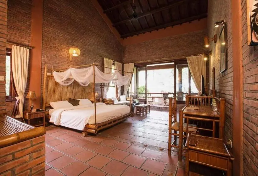 اتاق لوکس با چشم‌انداز دریا, Van Chai Resort