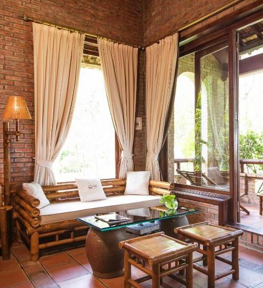 اتاق لوکس با چشم‌انداز دریا, Van Chai Resort