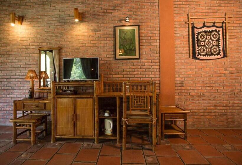 اتاق لوکس با چشم‌انداز دریا, Van Chai Resort