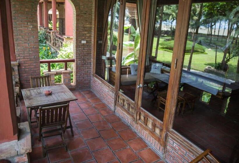 اتاق لوکس با چشم‌انداز دریا, Van Chai Resort