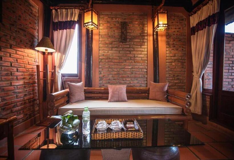 سوییت با چشم‌انداز دریا, Van Chai Resort