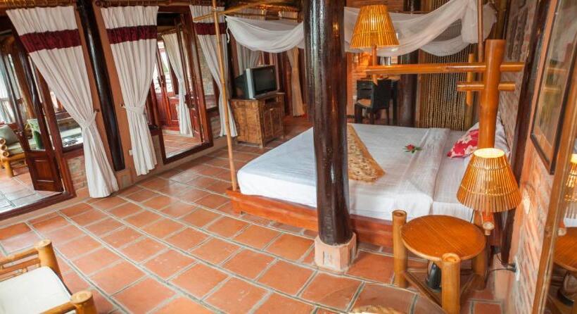 سوییت با چشم‌انداز دریا, Van Chai Resort