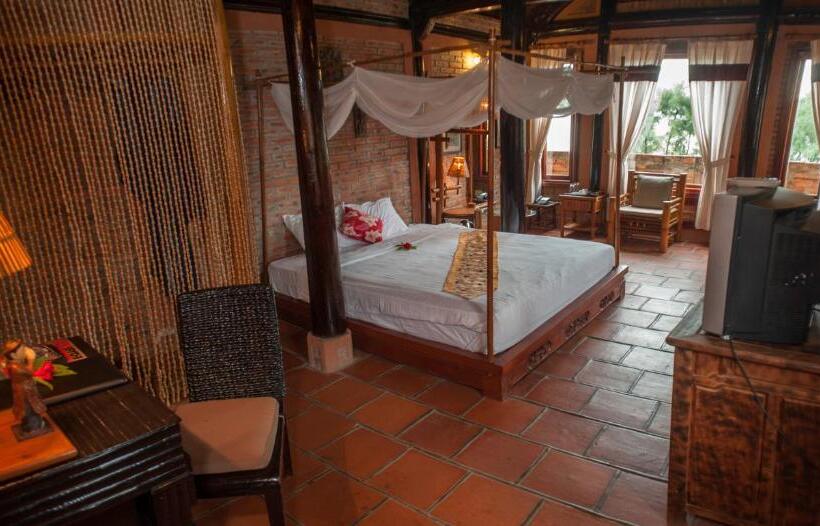 سوییت با چشم‌انداز دریا, Van Chai Resort