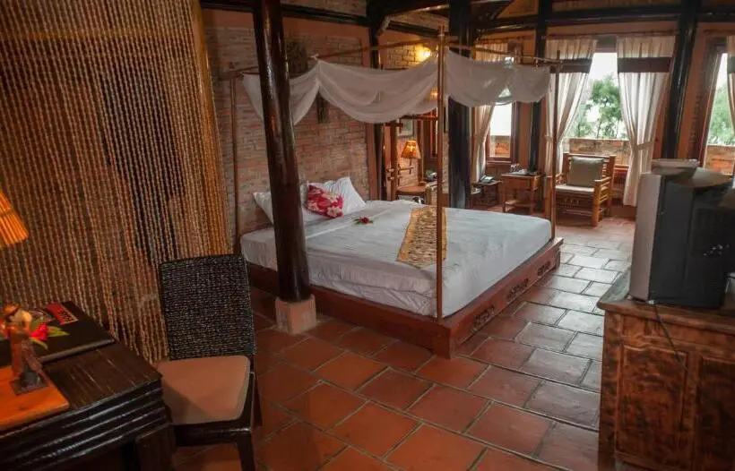 سوییت با چشم‌انداز دریا, Van Chai Resort