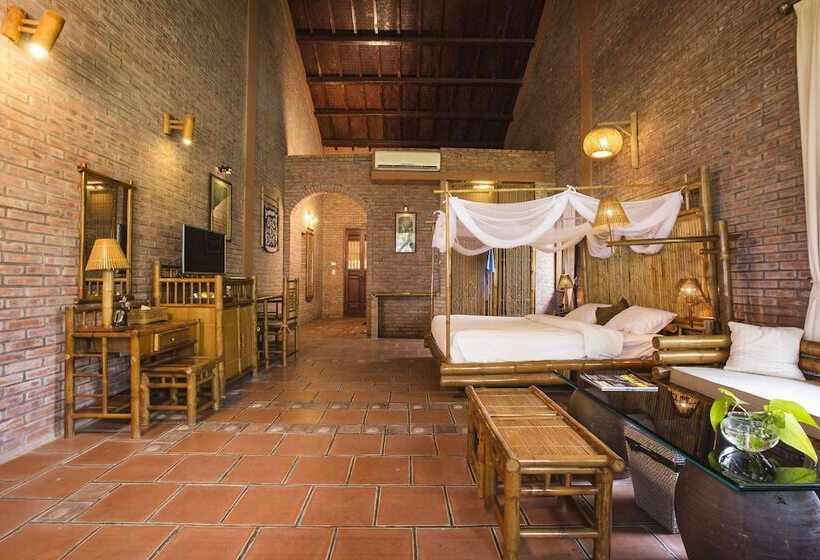 اتاق لوکس با چشم‌انداز دریا, Van Chai Resort