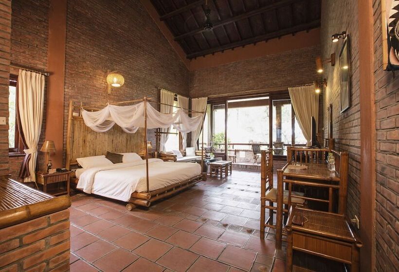 اتاق لوکس با چشم‌انداز دریا, Van Chai Resort