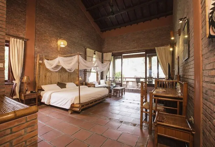 اتاق لوکس با چشم‌انداز دریا, Van Chai Resort