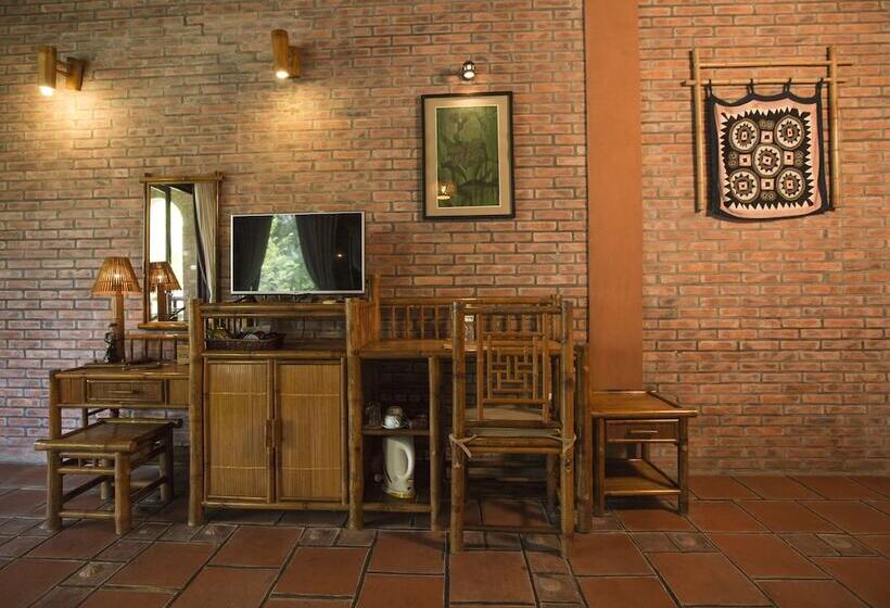 اتاق لوکس با چشم‌انداز دریا, Van Chai Resort