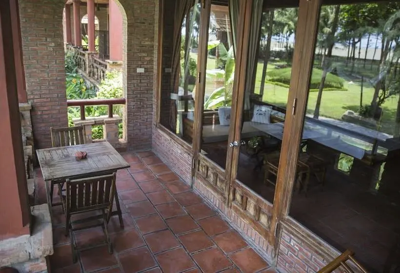 اتاق لوکس با چشم‌انداز دریا, Van Chai Resort
