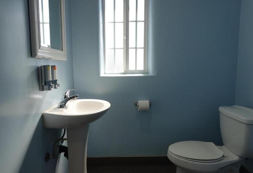 إستوديو ديلوكس, 24 Hours Motel