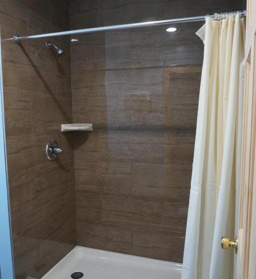 إستوديو ديلوكس, 24 Hours Motel