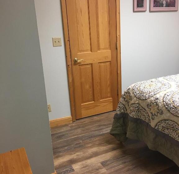 جناح غرفتين نوم, Sawing Logzz Cabin