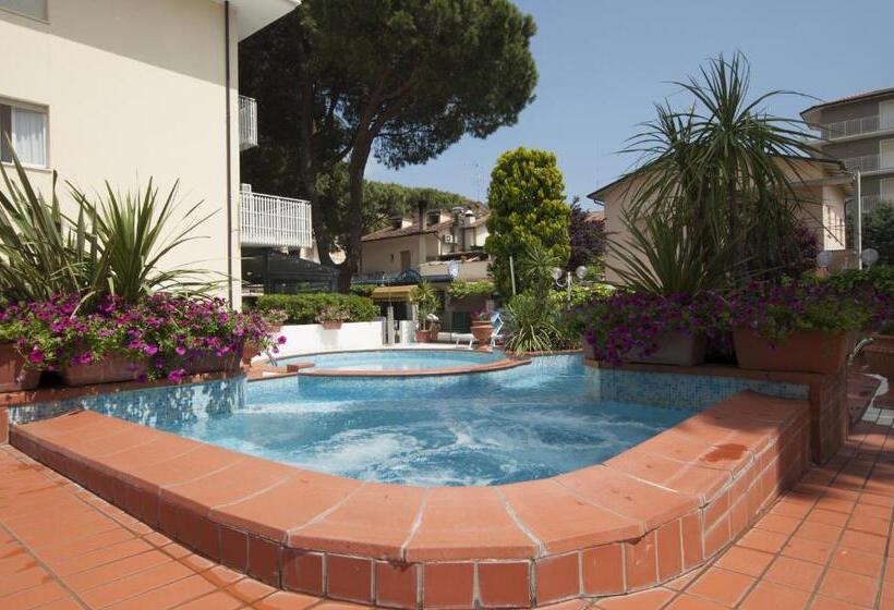 수피리어 트리플 룸, Donatella Pinarella