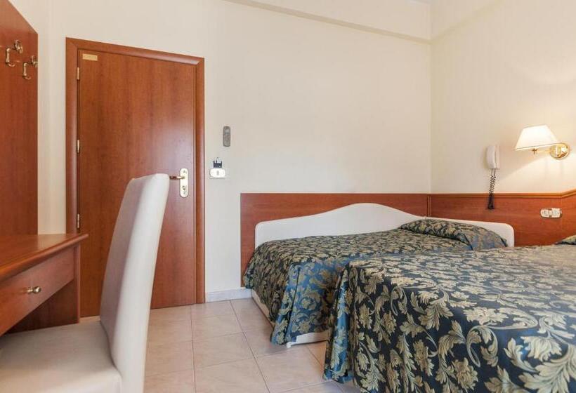 수피리어 트리플 룸, Donatella Pinarella