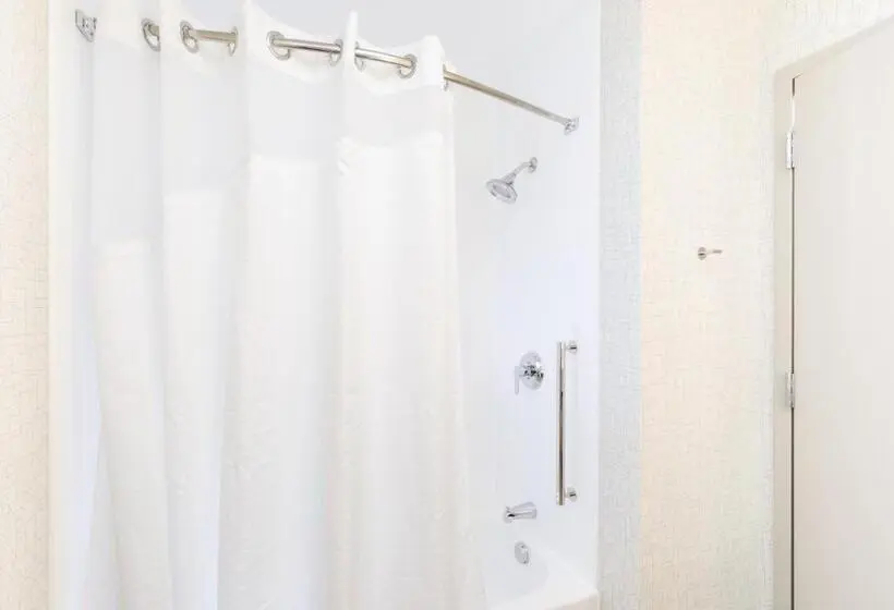 キングサイズベッドのスタンダードルーム, Holiday Inn Express & Suites Sturbridge, An Ihg
