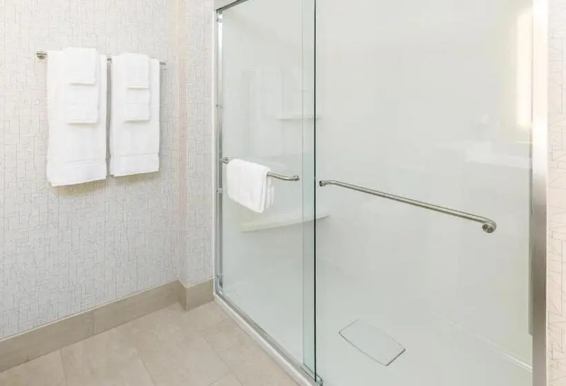 キングサイズベッドのスイートルーム, Holiday Inn Express & Suites Sturbridge, An Ihg