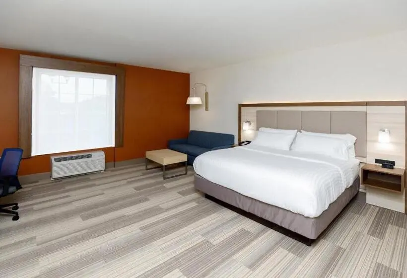 キングサイズベッドのスイートルーム, Holiday Inn Express & Suites Sturbridge, An Ihg