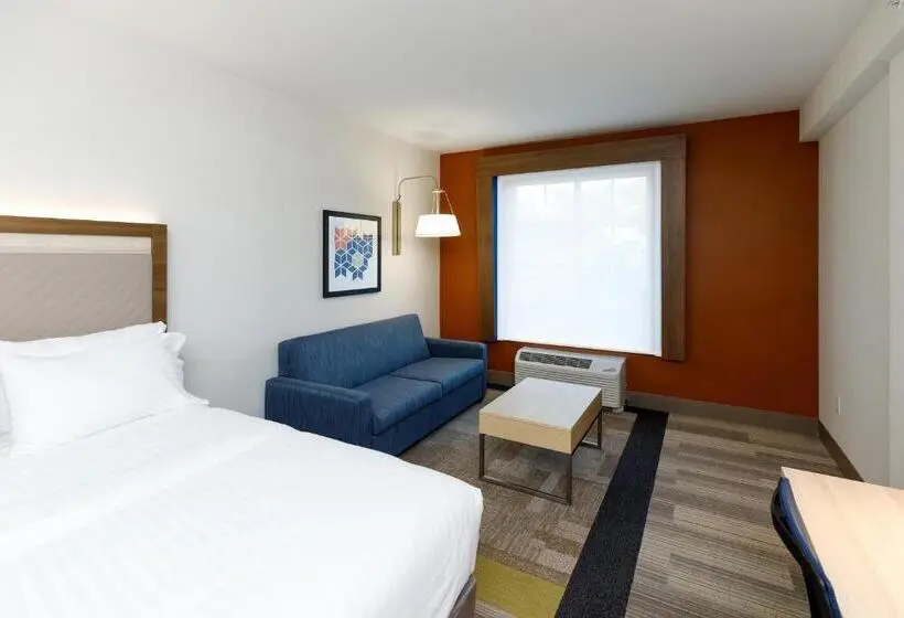 キングサイズベッドのスイートルーム, Holiday Inn Express & Suites Sturbridge, An Ihg