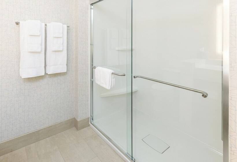 스위트, Holiday Inn Express & Suites   Sturbridge, An Ihg