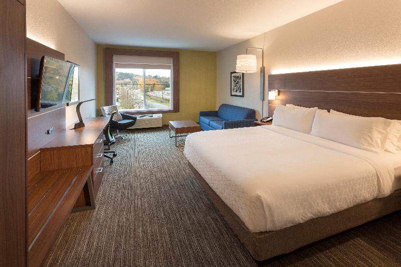 מיטת קינג בסוויטה, Holiday Inn Express & Suites   Seattle South   Tukwila, An Ihg