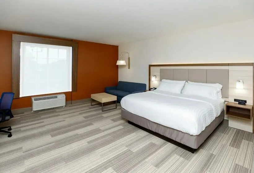 スイート, Holiday Inn Express & Suites Sturbridge, An Ihg