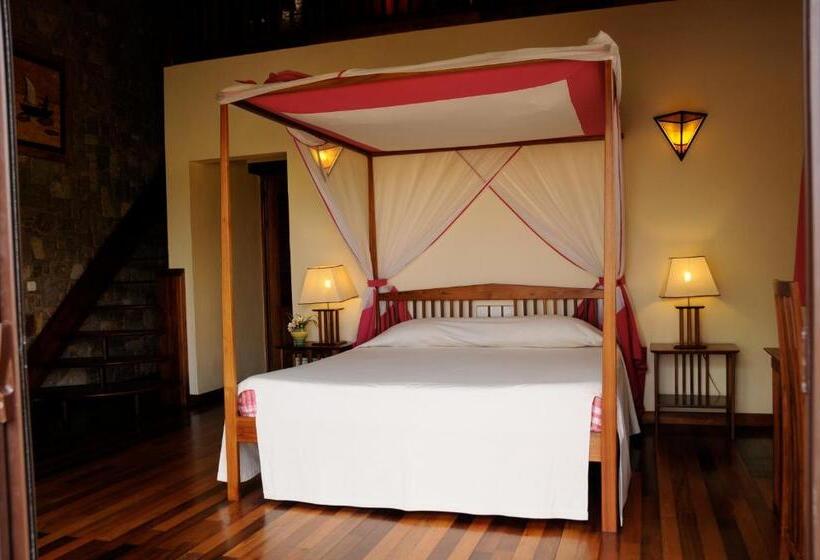 اتاق استاندارد سه نفره, Le Jardin Du Roy