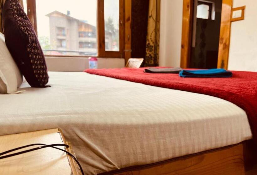 اتاق اکونومی, Solitaire With Best View Of Mountains