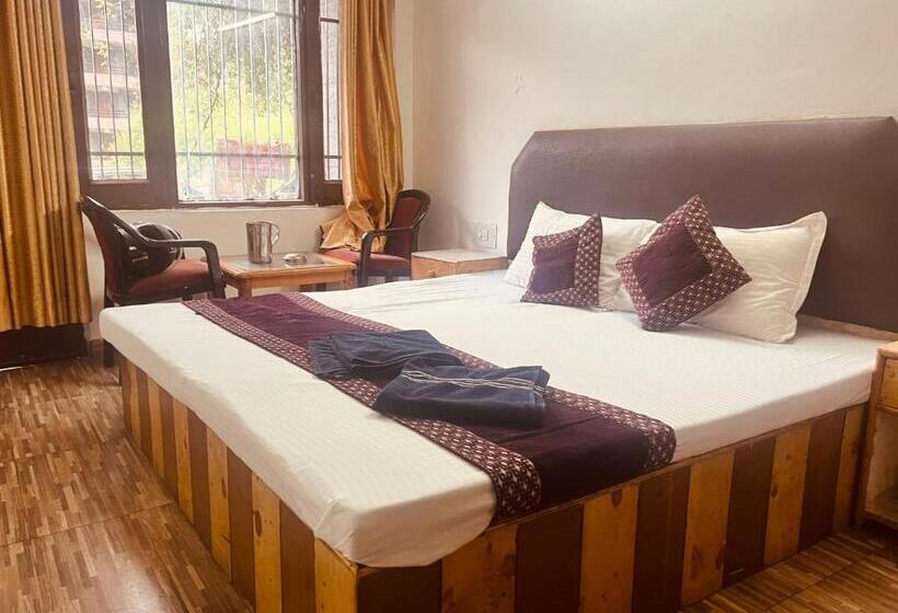 اتاق اکونومی, Solitaire With Best View Of Mountains