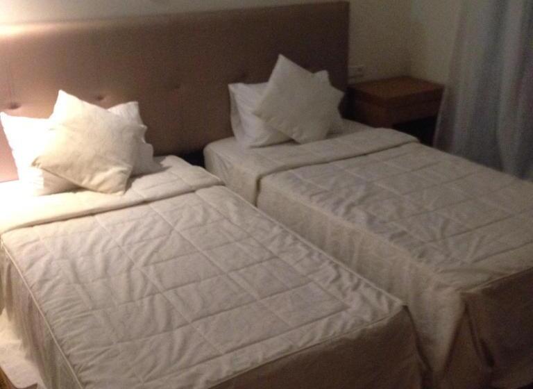 اتاق لوکس با چشم‌انداز استخر, Sun Beach Med