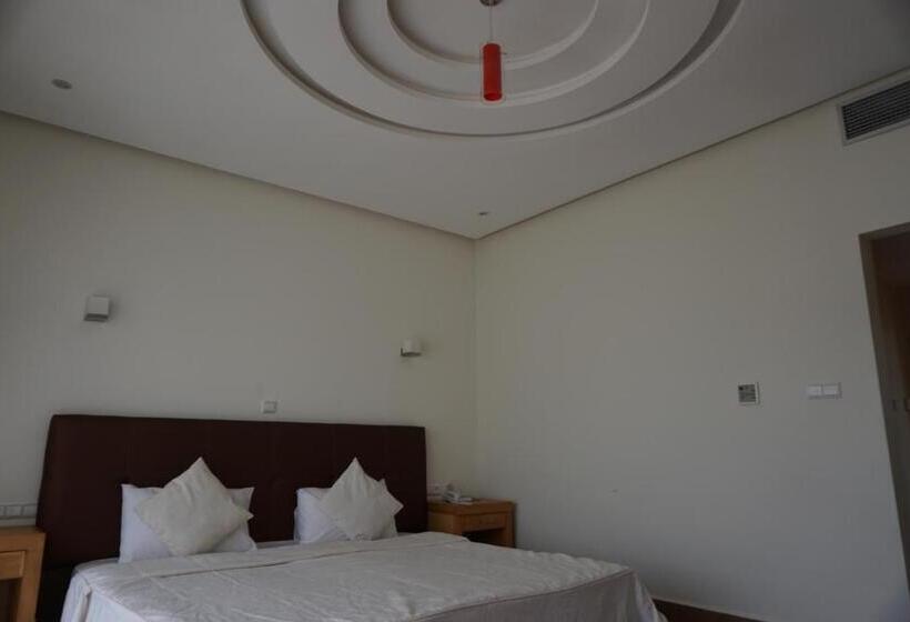 سوییت جونیور با چشم‌انداز استخر, Sun Beach Med