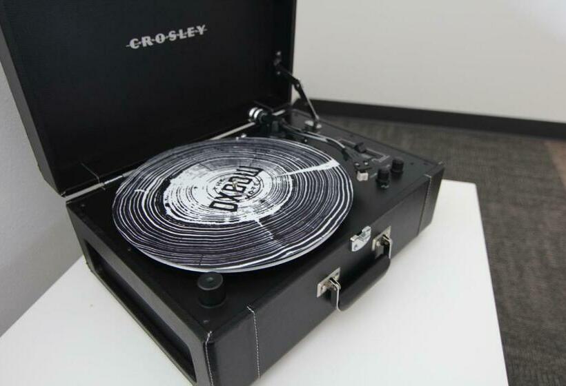 غرفة قياسية فردية, The Oxbow