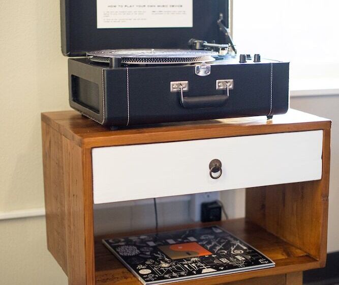 غرفة قياسية فردية, The Oxbow