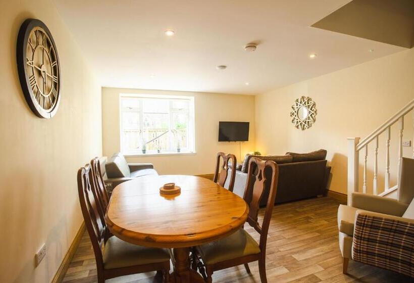 منزل غرفة نوم واحدة, Traquair Arms