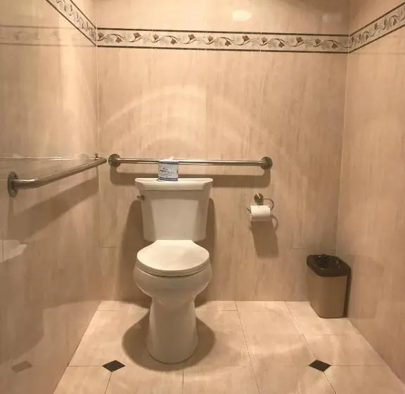 身障者適用キングサイズベッドルーム, Castaic Inn Near Six Flags Magic Mountain