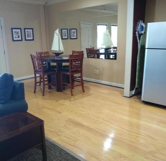 复式套房, Southern Comfort Suites